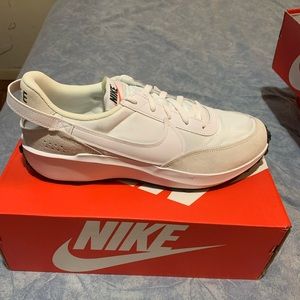 MENS NIKE SNEAKERS NEW IN BOX SIZE 101/2 / 11 / 12 / 3 PAIR AVAILABLE